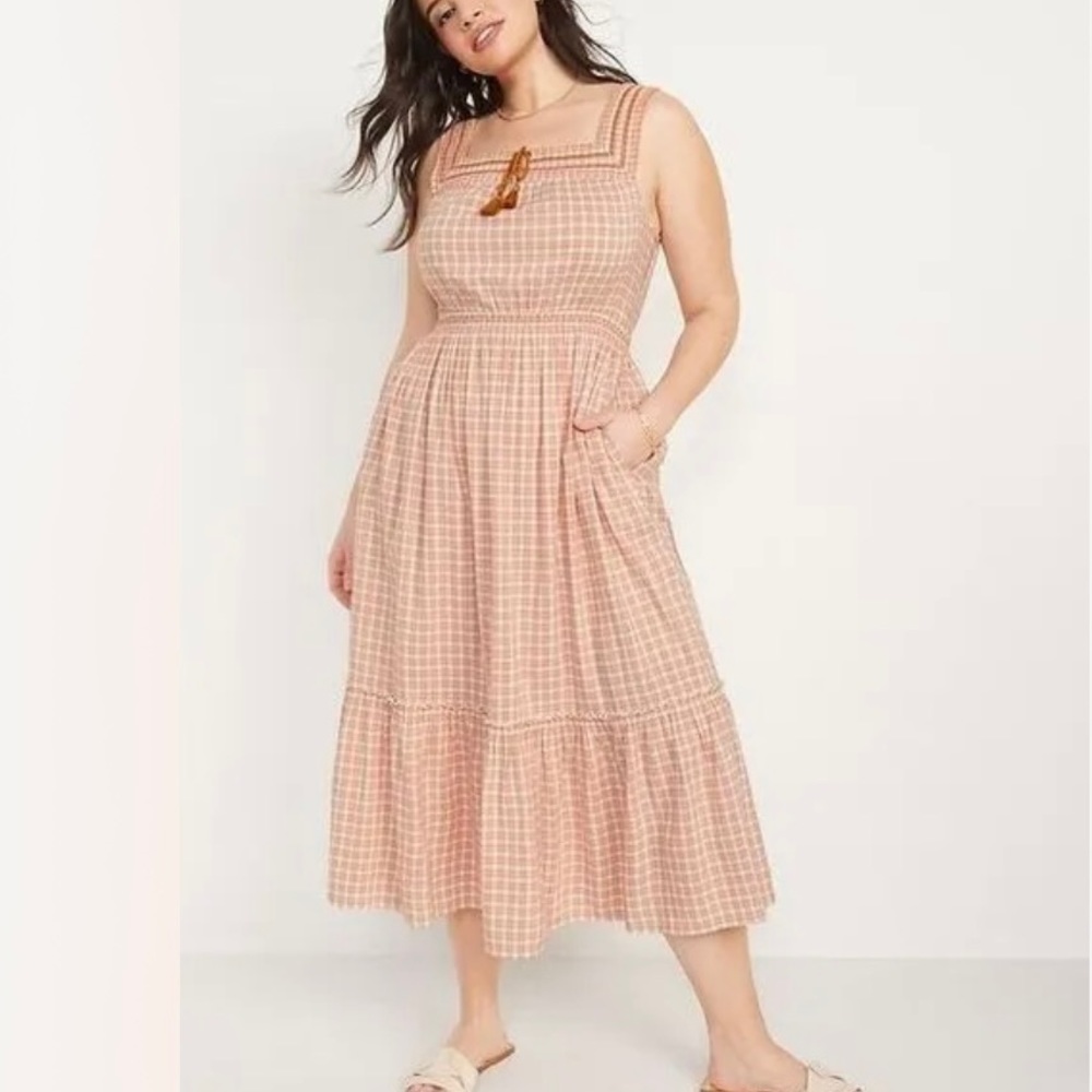 Old Navy Sleeveless with defined waist gingham sundress. Size Small